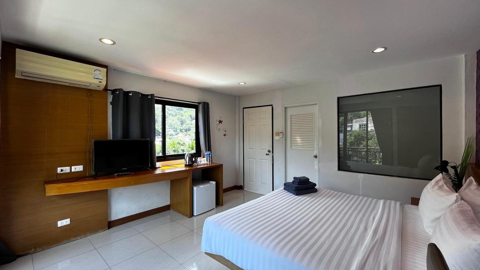 Coco Mountain View Guest House Hotel Kata Beach  Esterno foto