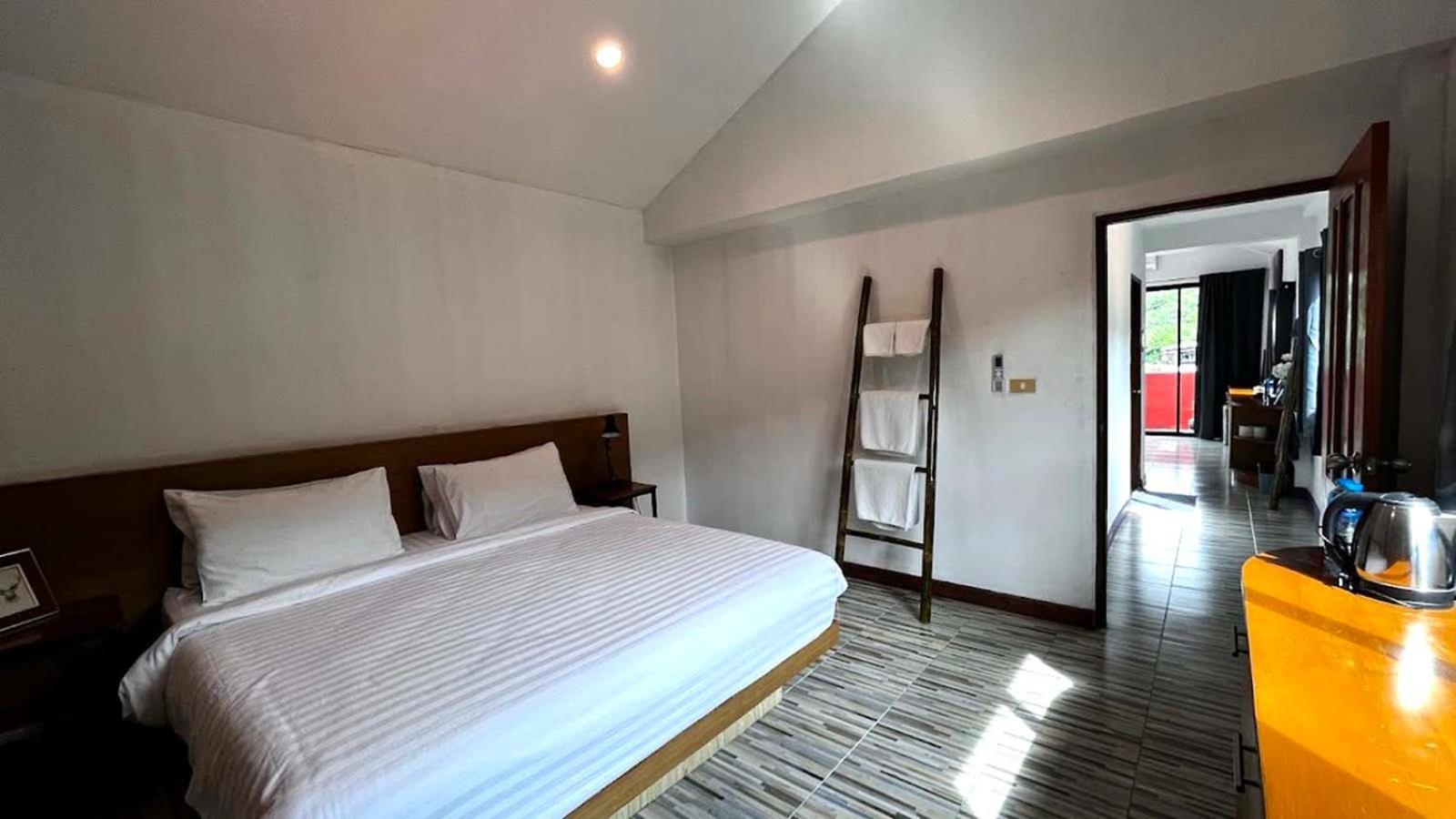 Coco Mountain View Guest House Hotel Kata Beach  Esterno foto