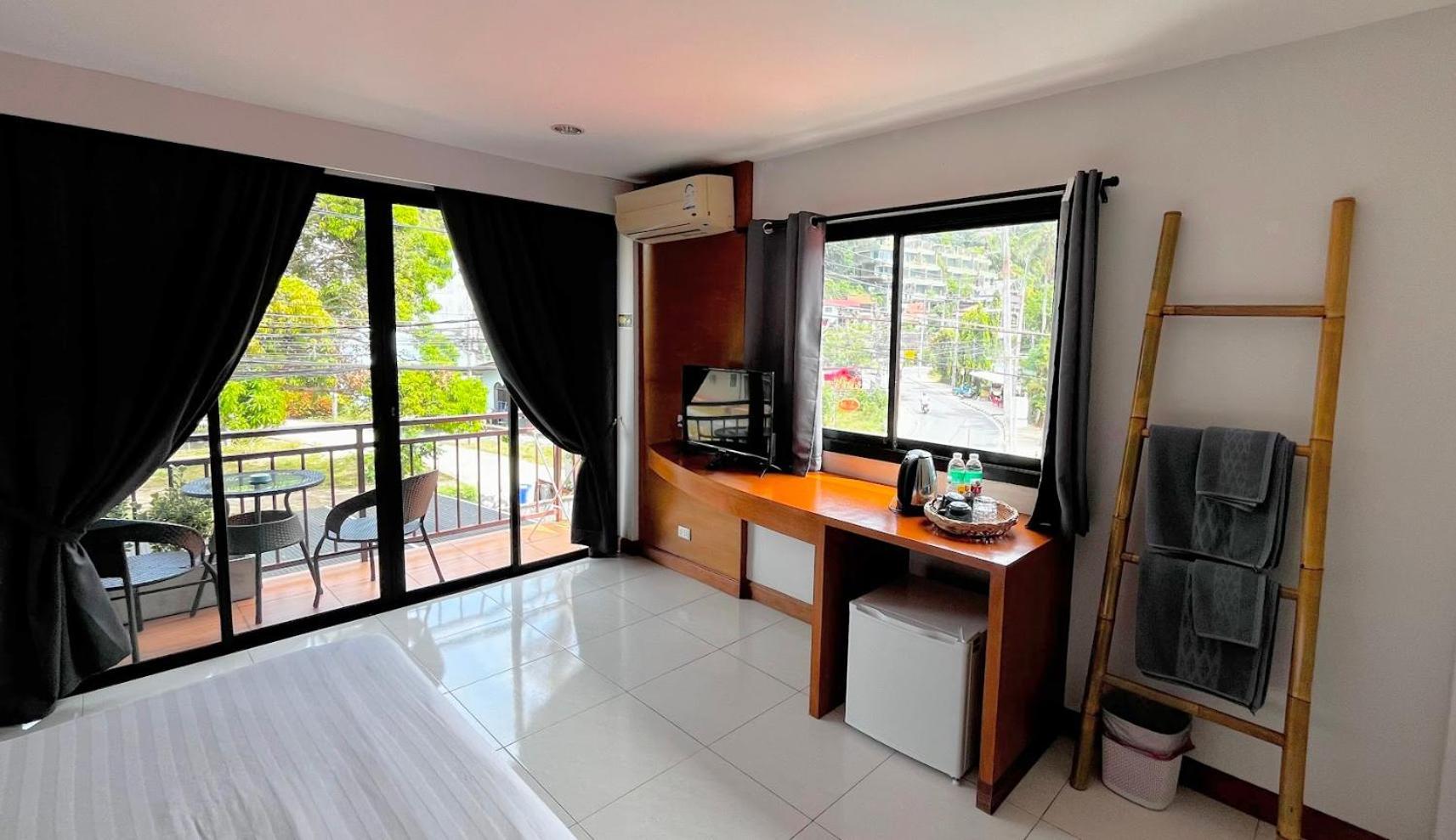 Coco Mountain View Guest House Hotel Kata Beach  Esterno foto