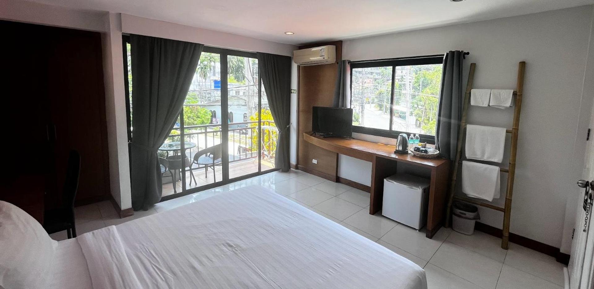 Coco Mountain View Guest House Hotel Kata Beach  Esterno foto